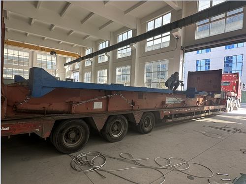Latest company news about Phanh ép thủy lực CNC Tandem 2-WE67K-650/6000 sẽ được chuyển đến Skipper ltd. Ấn Độ