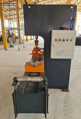 Máy thẳng cho nhà máy sản xuất ánh sáng cột cao với công suất tối đa 100 cột mỗi giờ