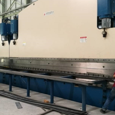 CNC Tandem Hydraulic Press Brake với lực lượng làm việc 320 tấn và chiều dài bàn 6000 mm có hệ thống CNC DELEM DA53T