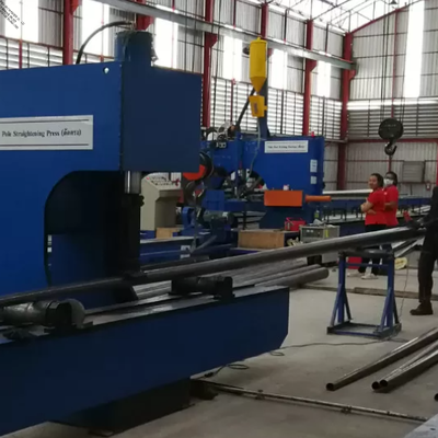 Máy nắn thẳng cột thủy lực lực nặng 630KN với chiều dài xử lý 4000mm và điều khiển từ xa không dây