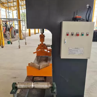 Máy nắn thẳng cột thủy lực lực nặng 630KN với chiều dài xử lý 4000mm và điều khiển từ xa không dây