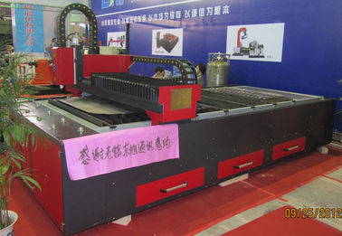 Tốc độ cao kim loại tấm CNC sợi Laser máy cắt / thiết bị
