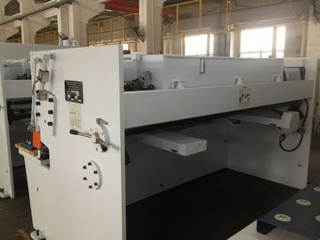 hiệu suất đáng tin cậy Máy thủy lực Cắt cho thép tấm cắt 8 × 5000