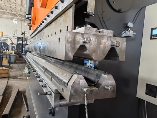 Máy phanh bấm CNC để làm hàng rào bảo vệ